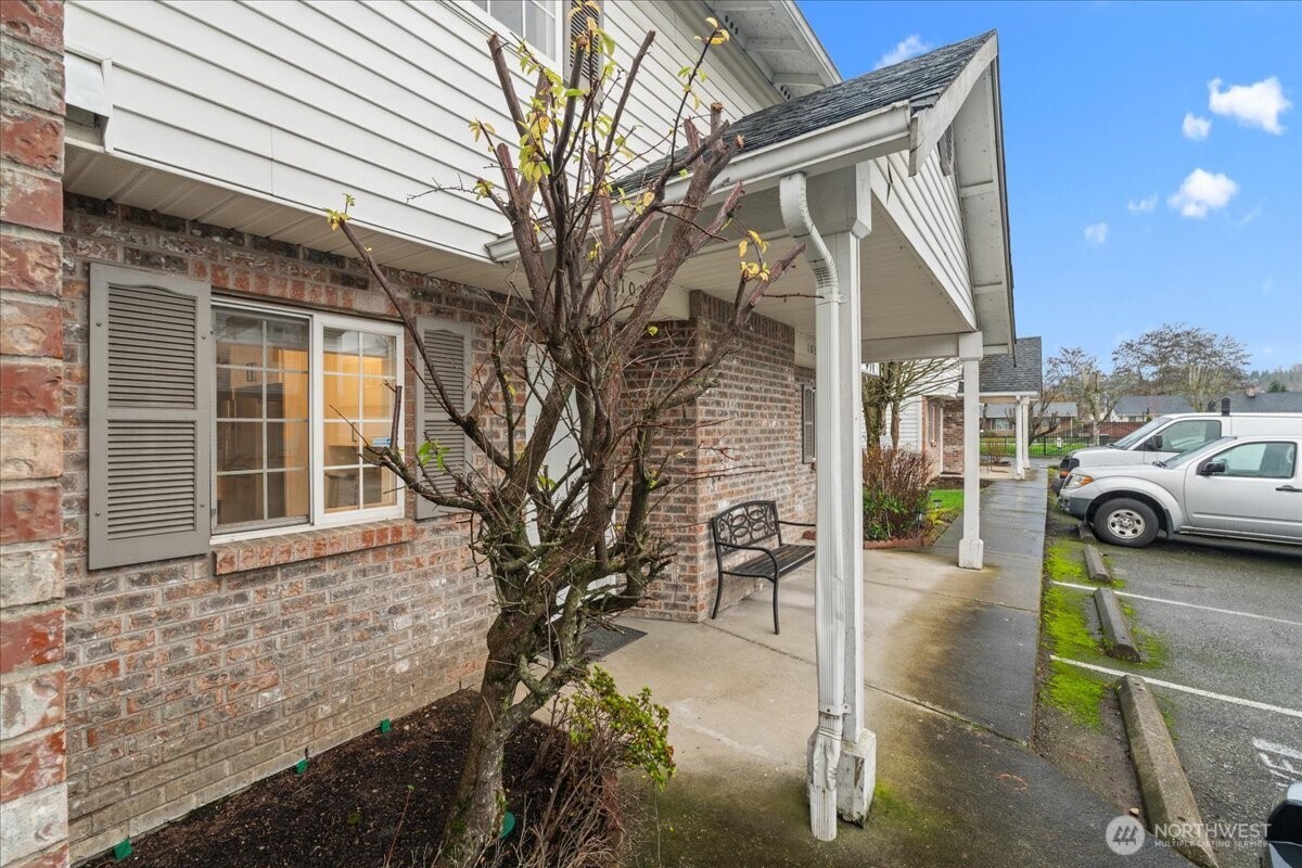 931 4th Avenue N #102, Kent, WA 98032-2050