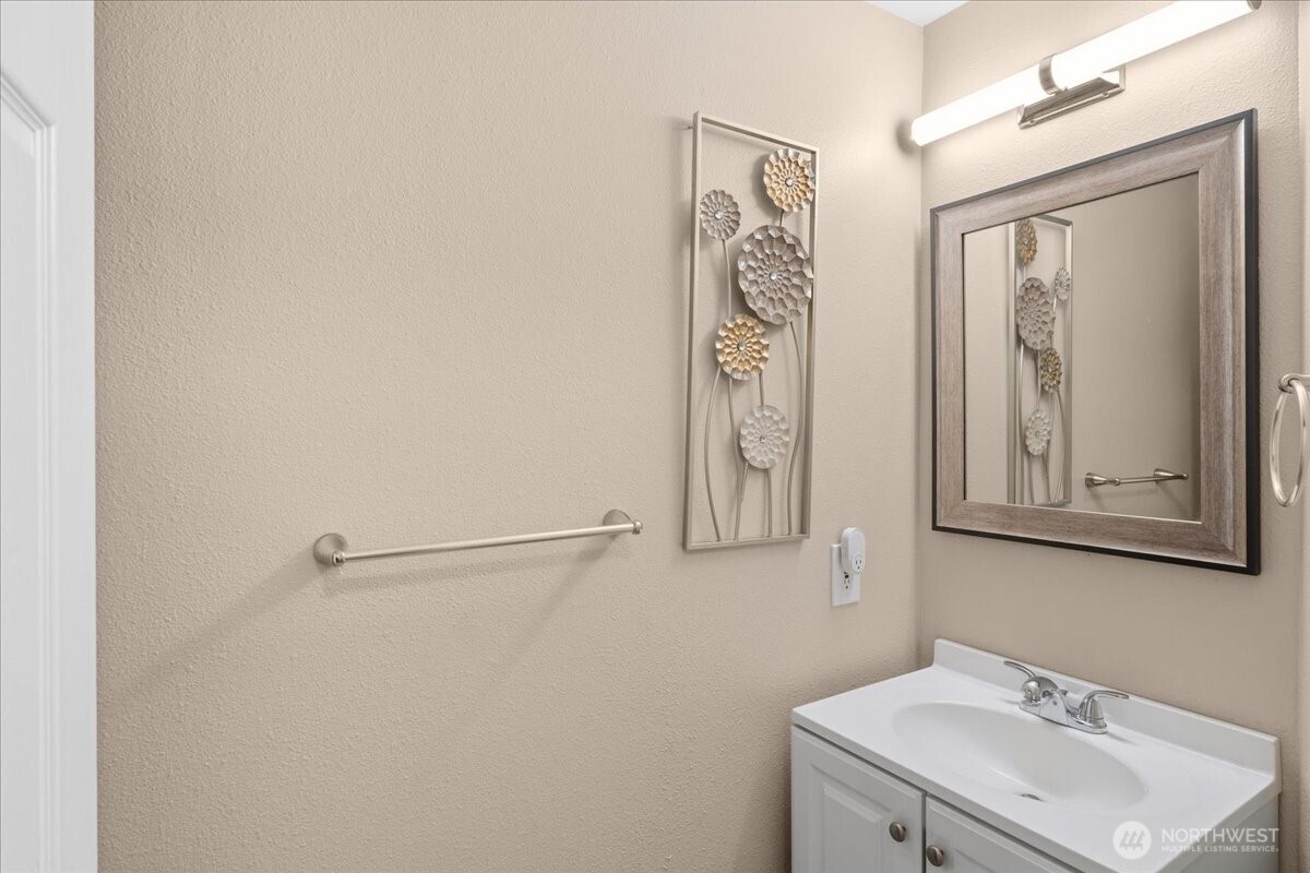 931 4th Avenue N #102, Kent, WA 98032-2050