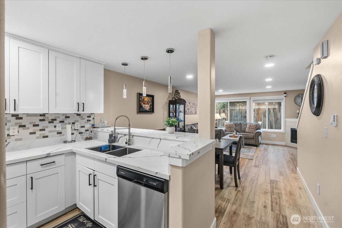 931 4th Avenue N #102, Kent, WA 98032-2050