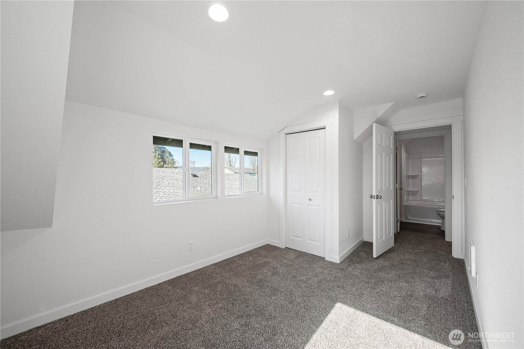 285 20th Avenue , Longview, WA 98632