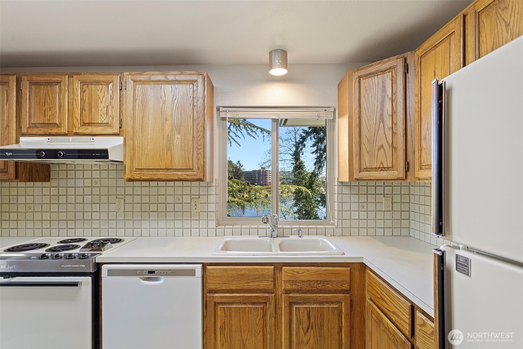 322 N 134th St #406, Seattle, WA 98133