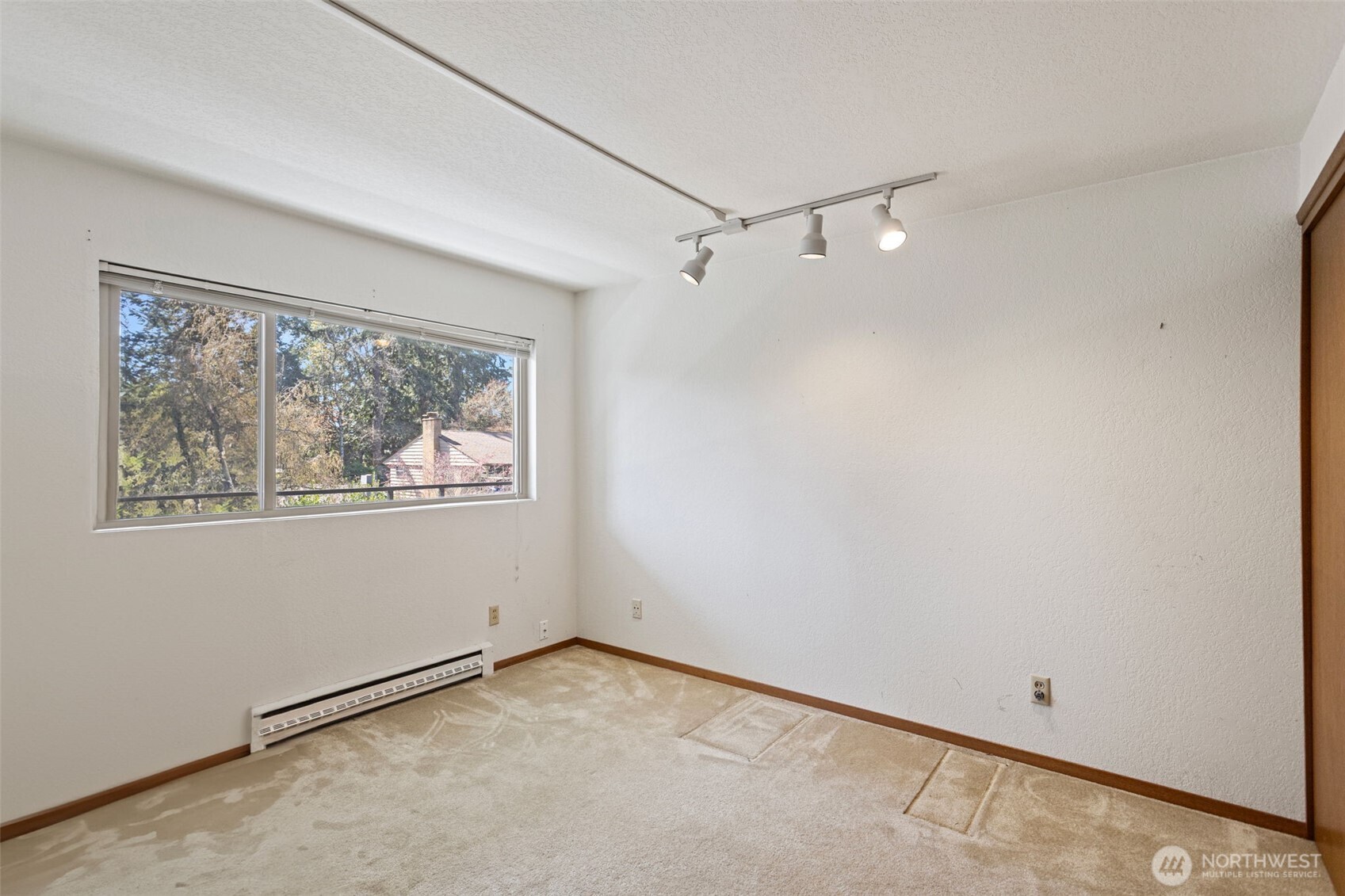 322 N 134th St #406, Seattle, WA 98133