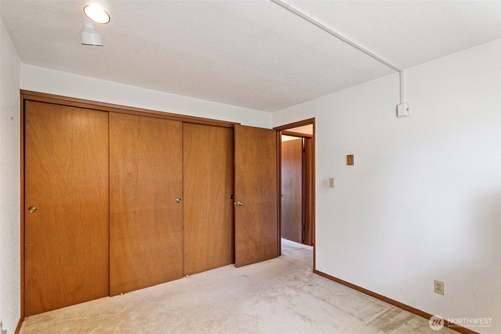 322 N 134th St #406, Seattle, WA 98133