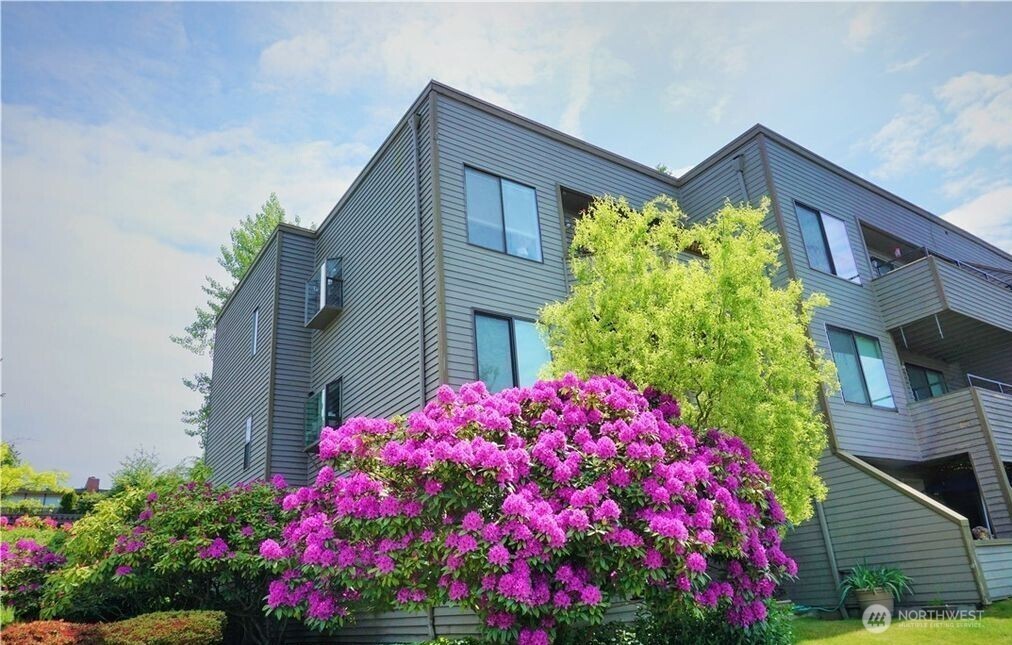 4895 76th Street SW #D701, Mukilteo, WA 98275
