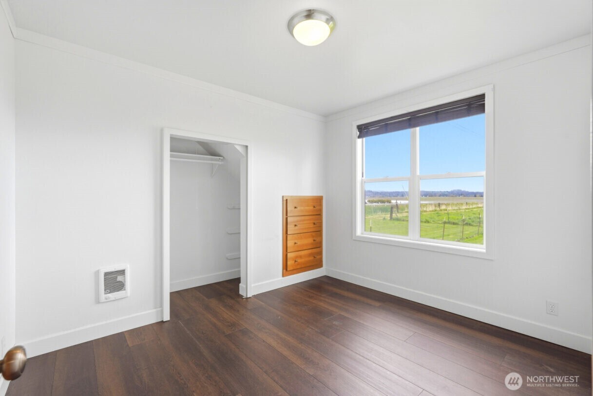 19500 Dahlstedt Road , Burlington, WA 98233