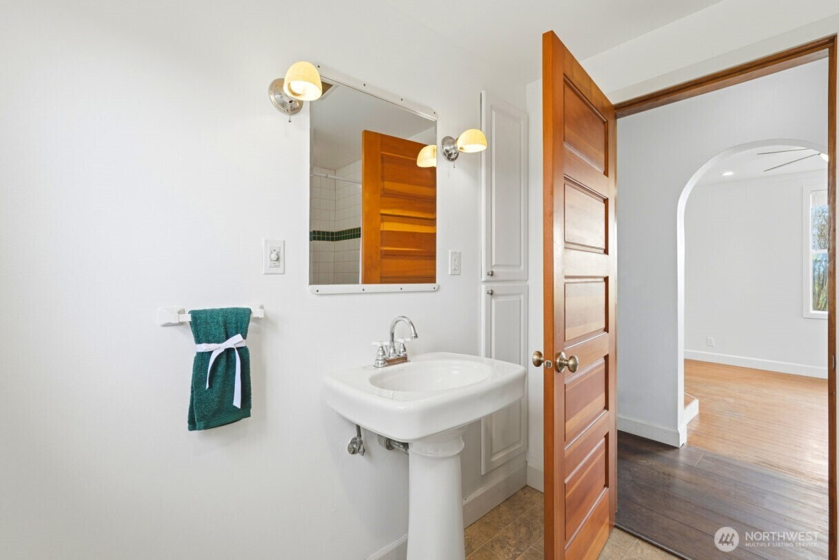 19500 Dahlstedt Road , Burlington, WA 98233