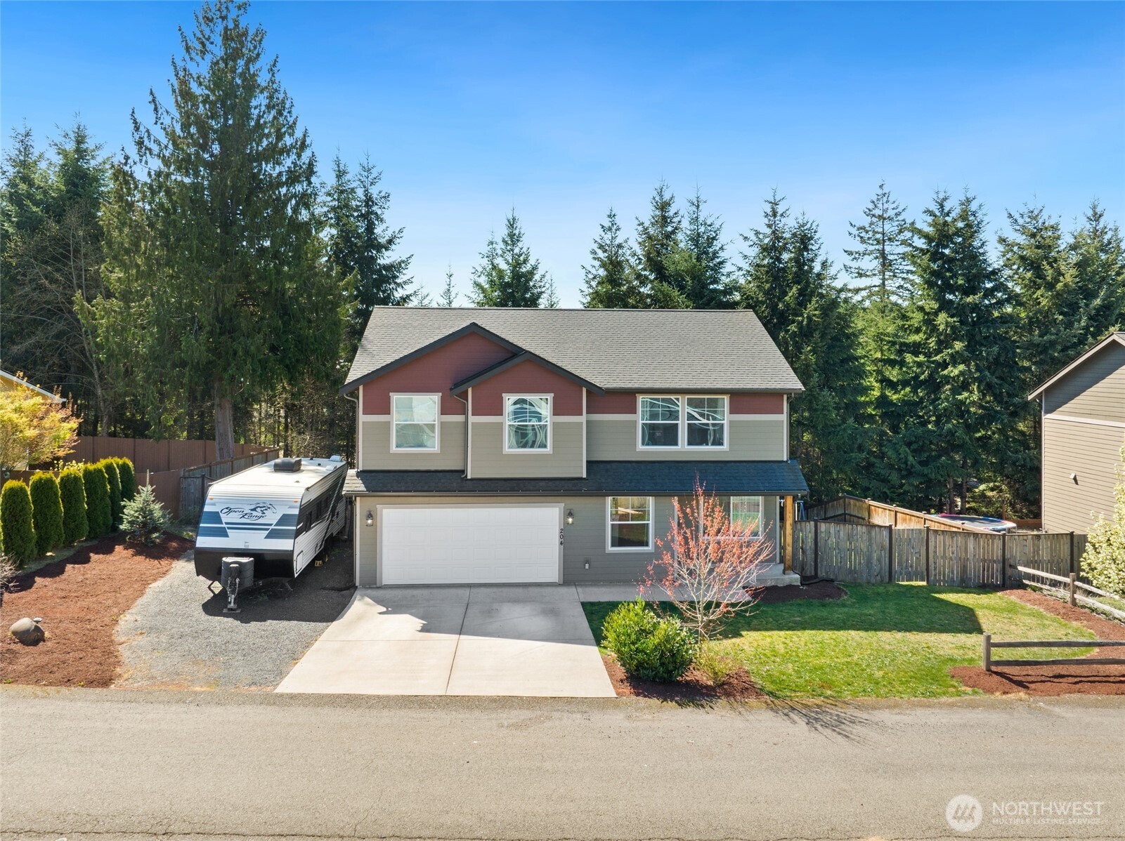 204 Saint Helens Way , Winlock, WA 98596