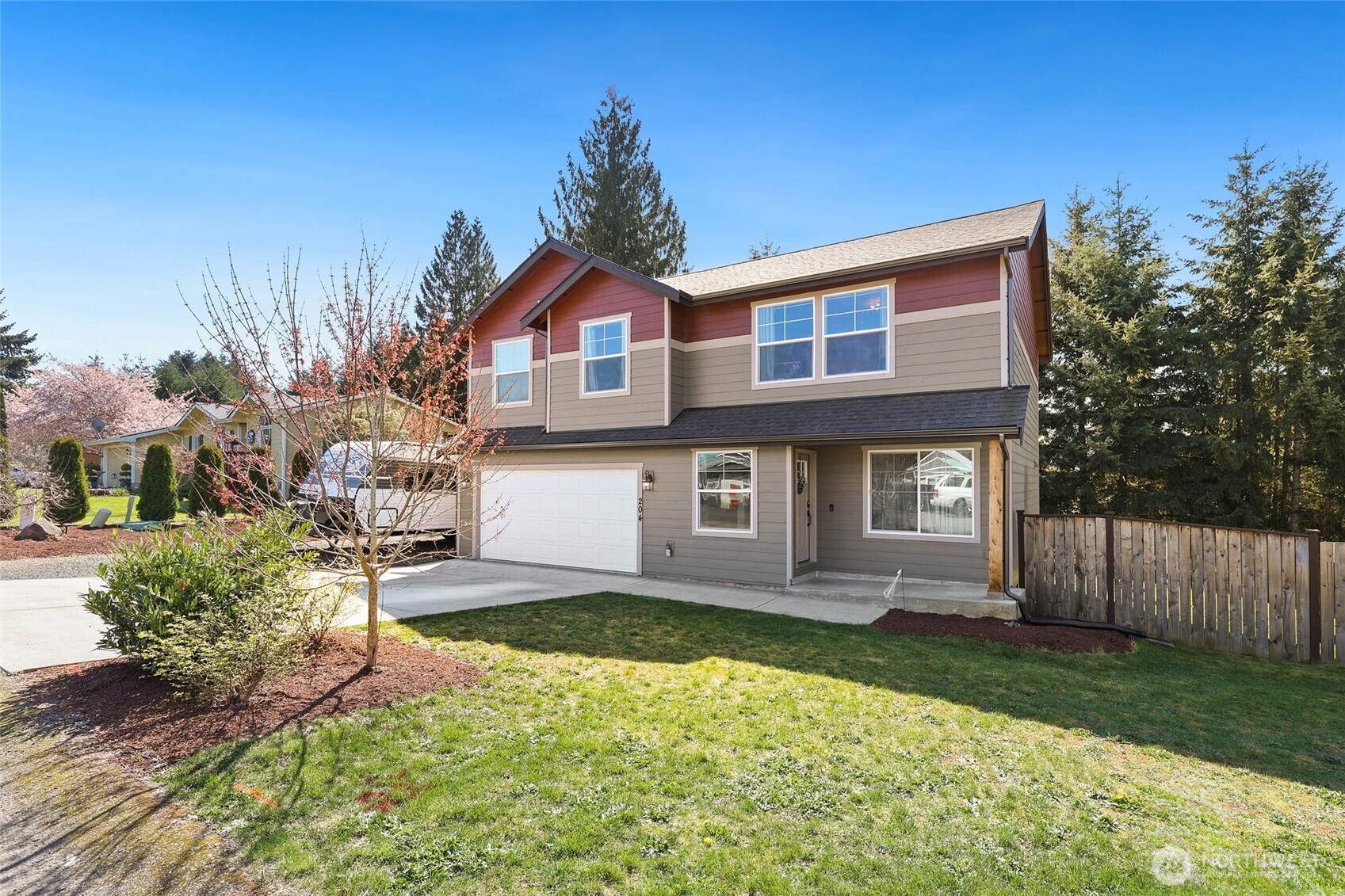 204 Saint Helens Way , Winlock, WA 98596