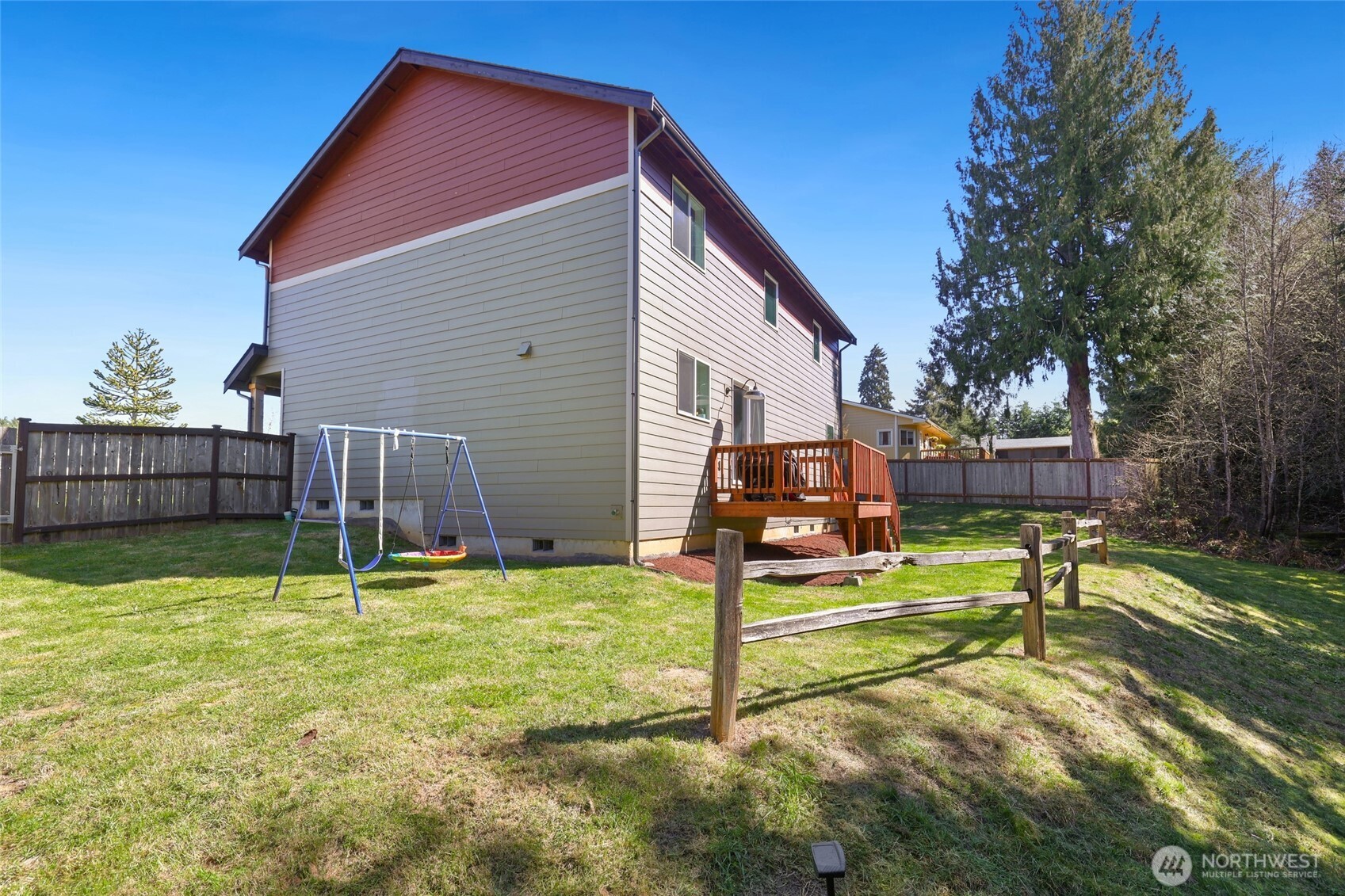 204 Saint Helens Way , Winlock, WA 98596