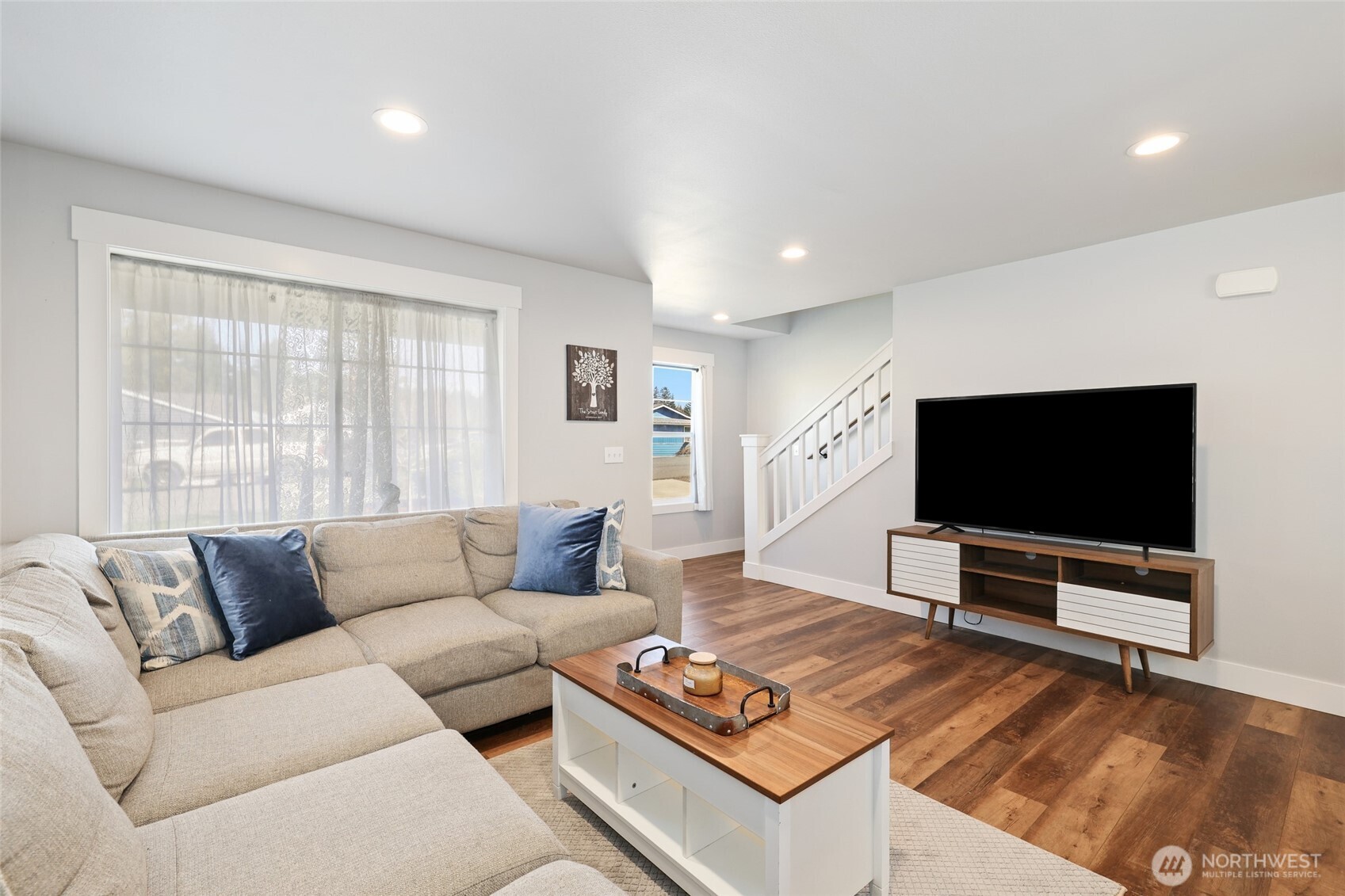 204 Saint Helens Way , Winlock, WA 98596