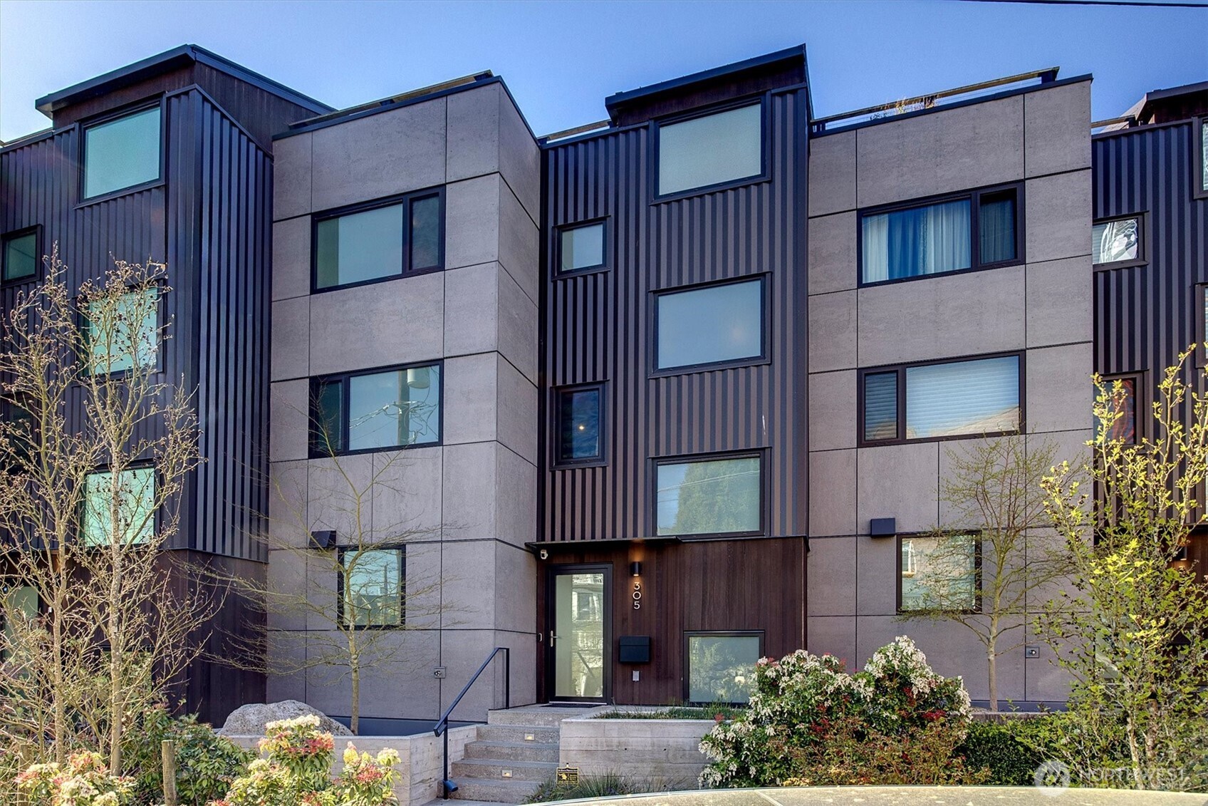 305 Lee Street , Seattle, WA 98109-3136