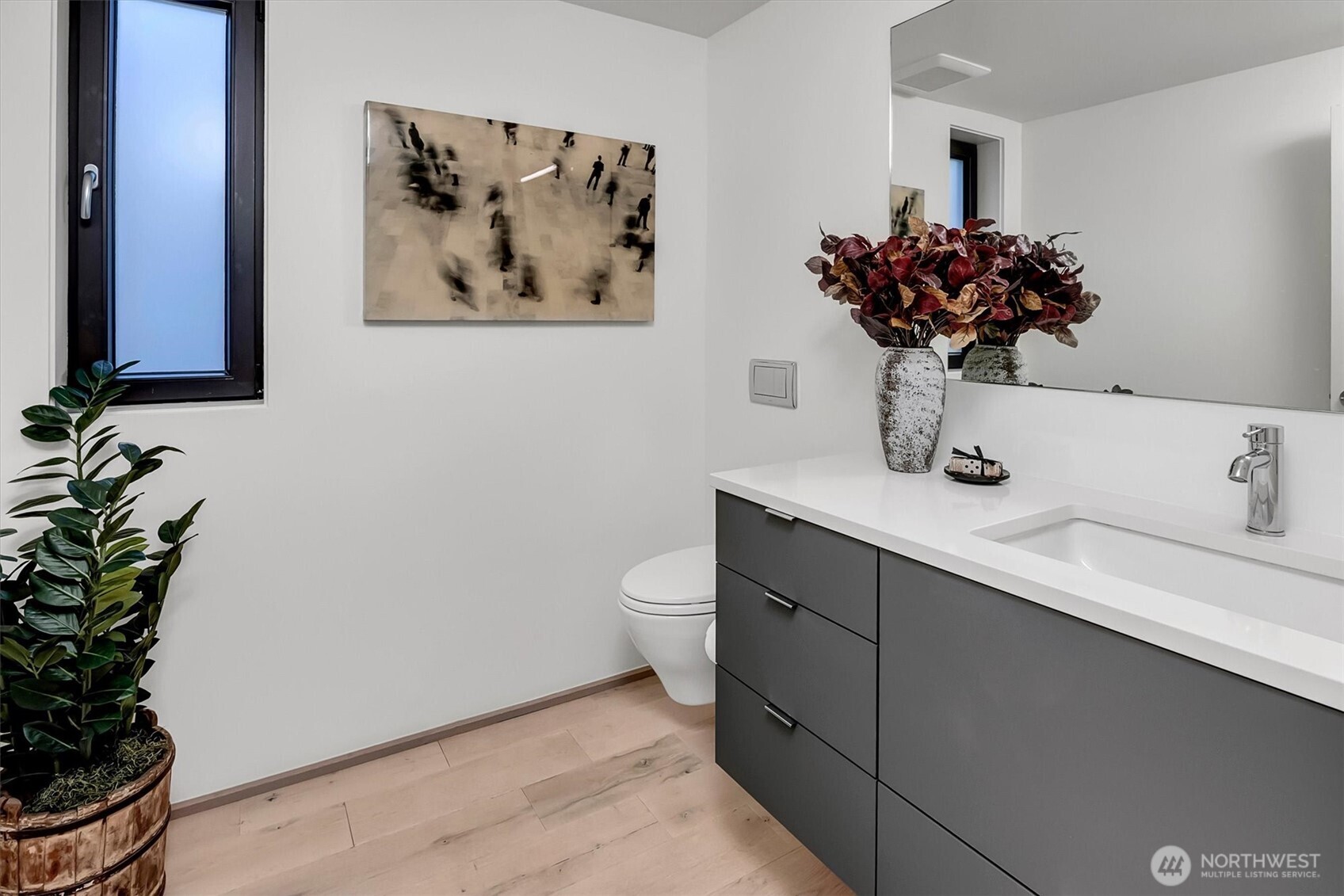 305 Lee Street , Seattle, WA 98109-3136