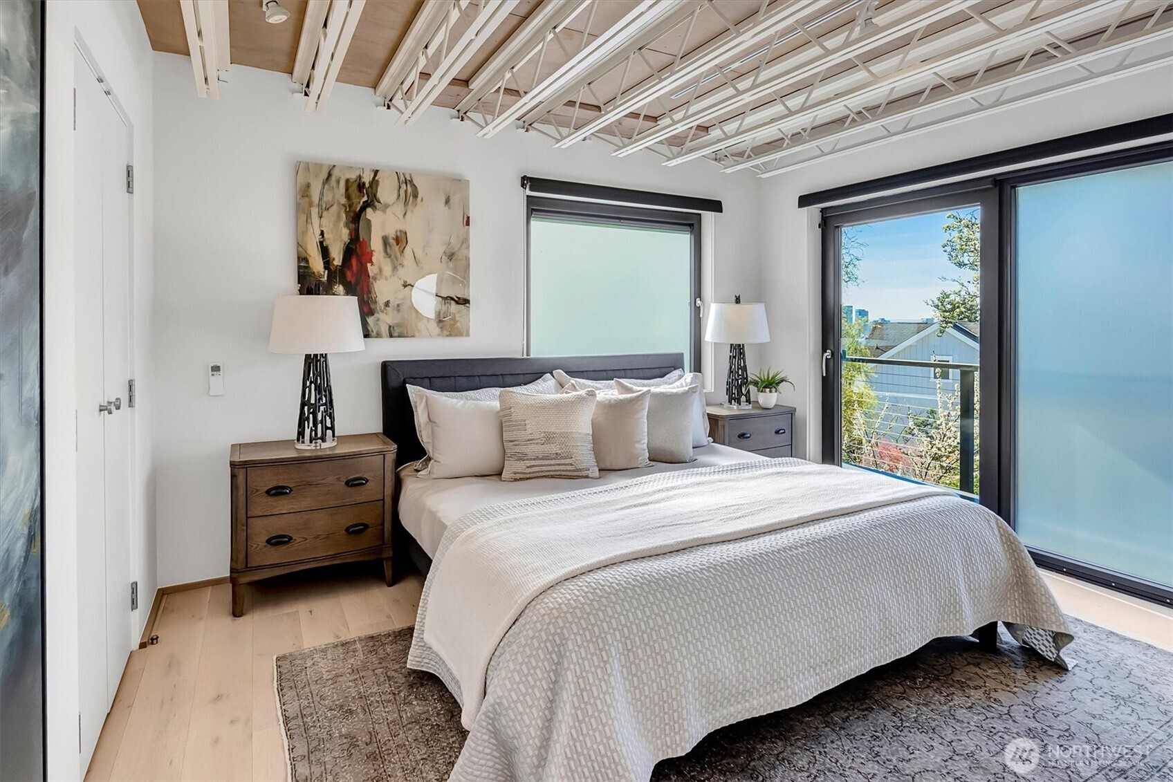 305 Lee Street , Seattle, WA 98109-3136