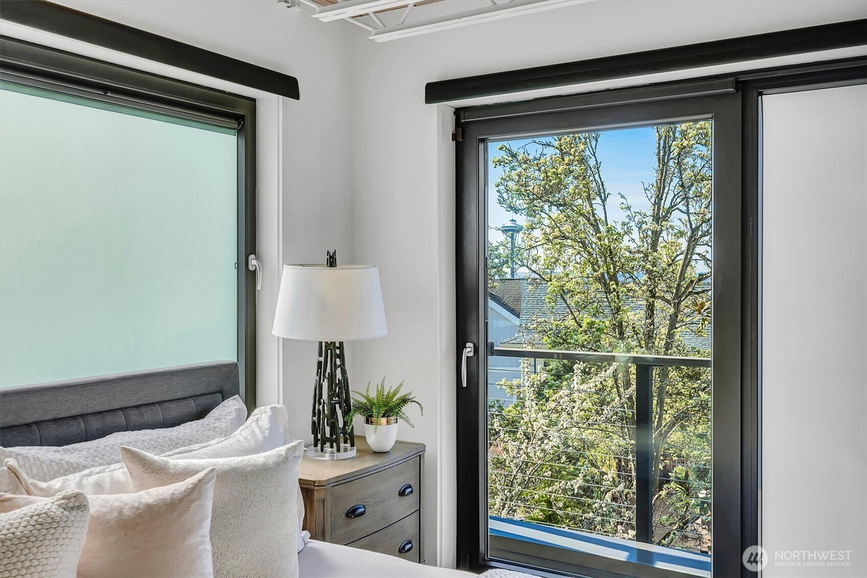 305 Lee Street , Seattle, WA 98109-3136