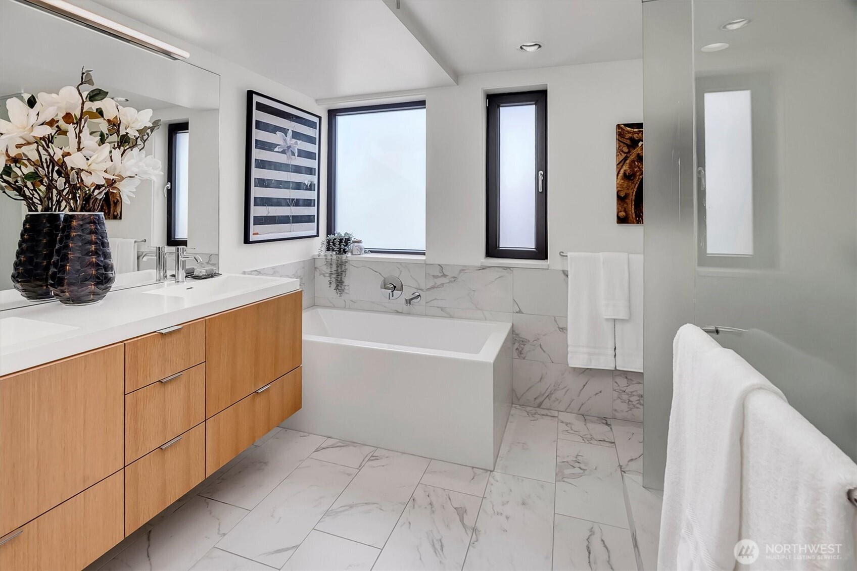 305 Lee Street , Seattle, WA 98109-3136