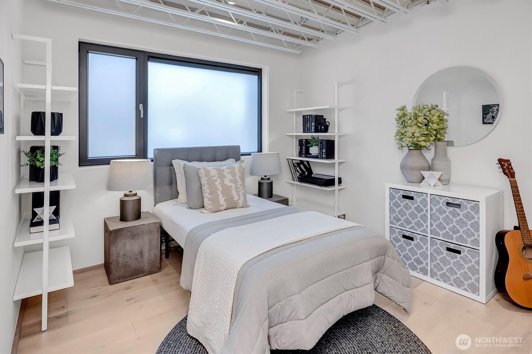 305 Lee Street , Seattle, WA 98109-3136