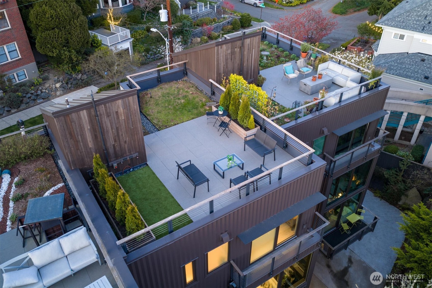 305 Lee Street , Seattle, WA 98109-3136