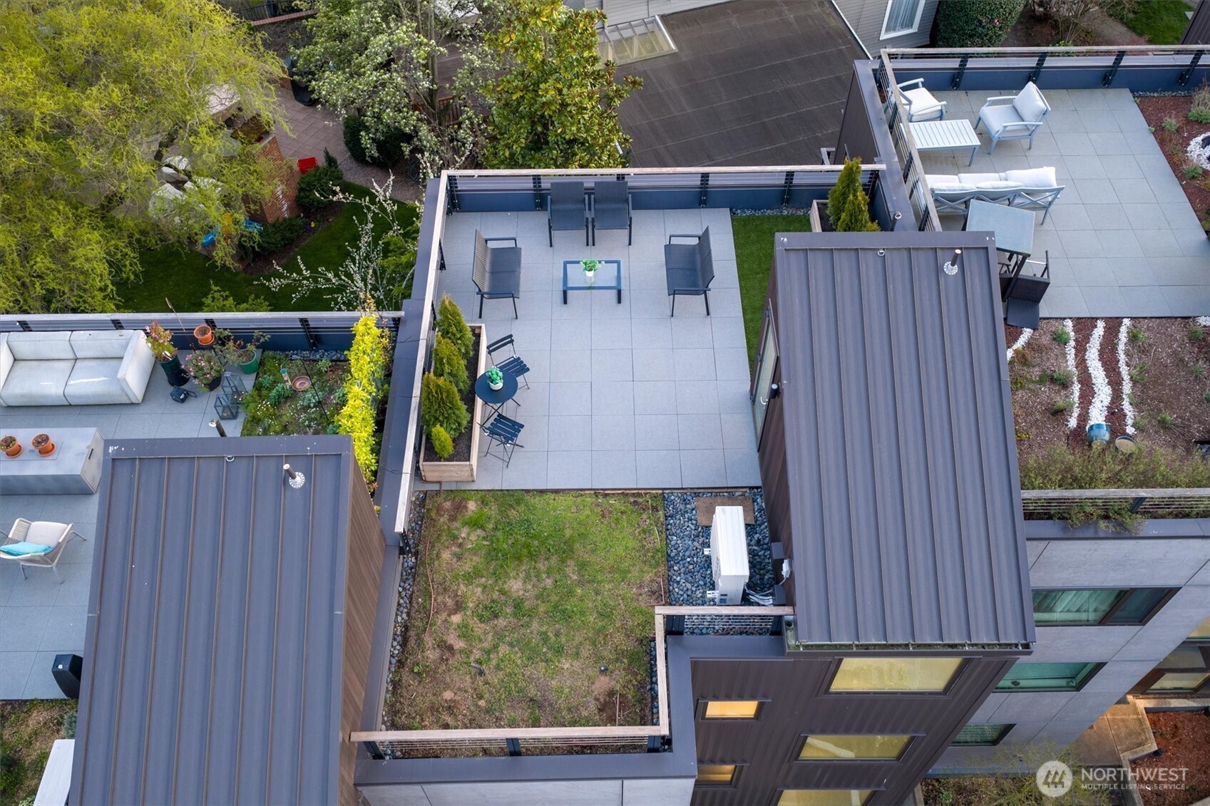 305 Lee Street , Seattle, WA 98109-3136