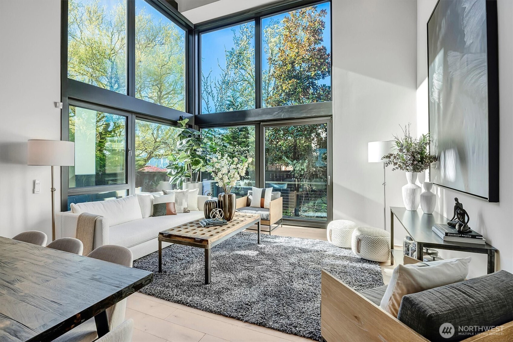 305 Lee Street , Seattle, WA 98109-3136