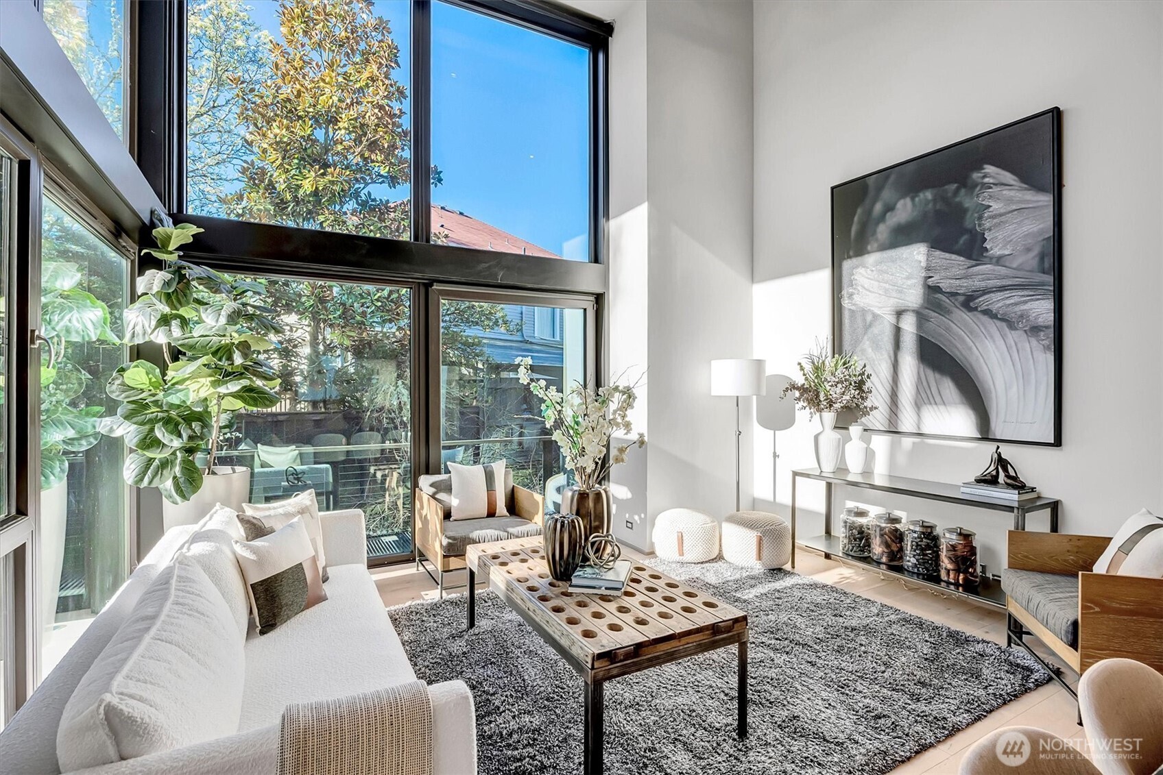 305 Lee Street , Seattle, WA 98109-3136