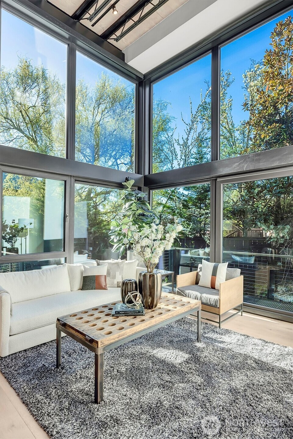 305 Lee Street , Seattle, WA 98109-3136