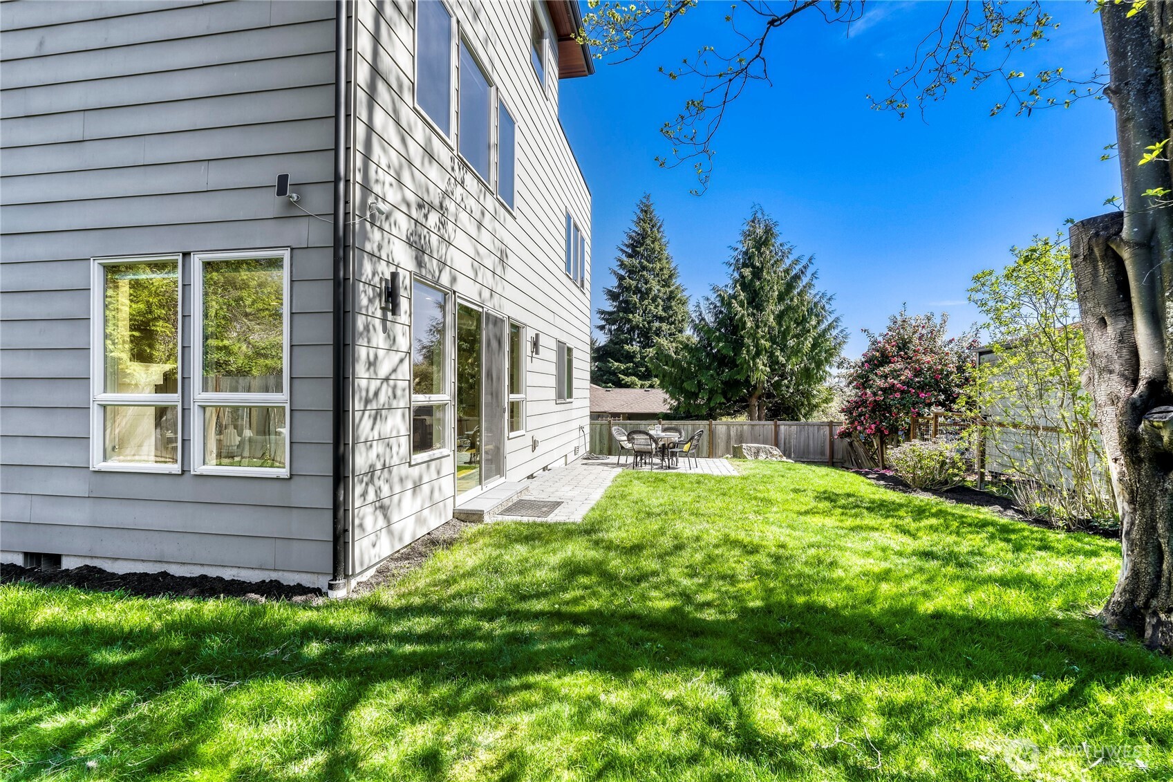 10719 Densmore Avenue N, Seattle, WA 98133