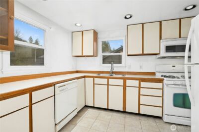 3125 SE 6th , Renton, WA 98058 - Photo 12