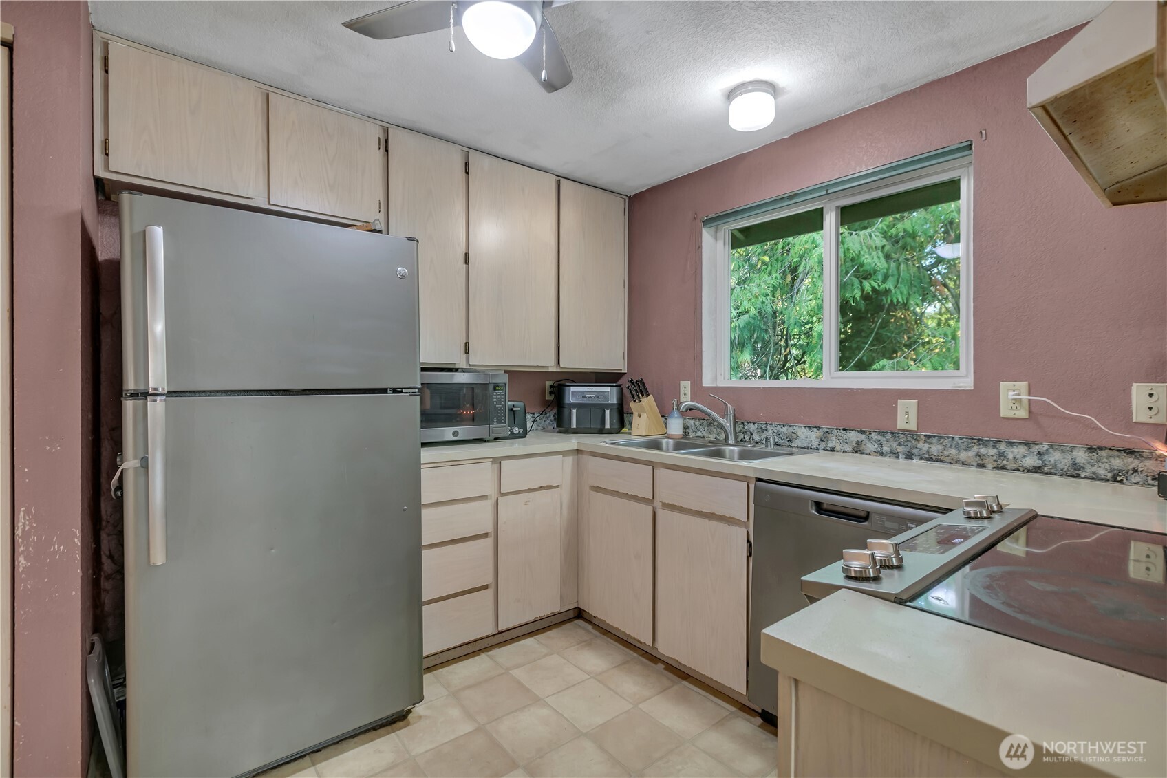 18610 5th Avenue NE, Suquamish, WA 98392