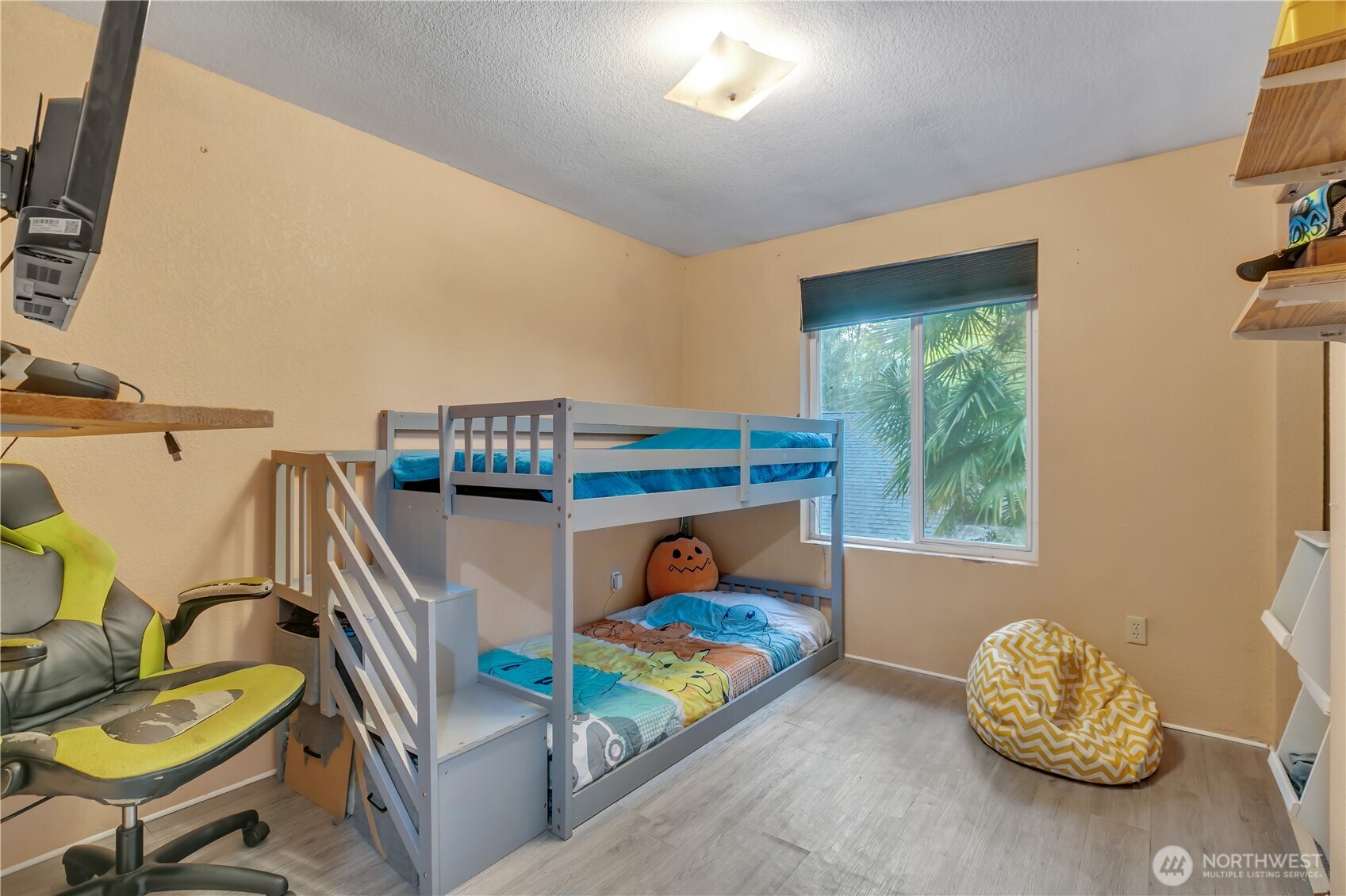 18610 5th Avenue NE, Suquamish, WA 98392