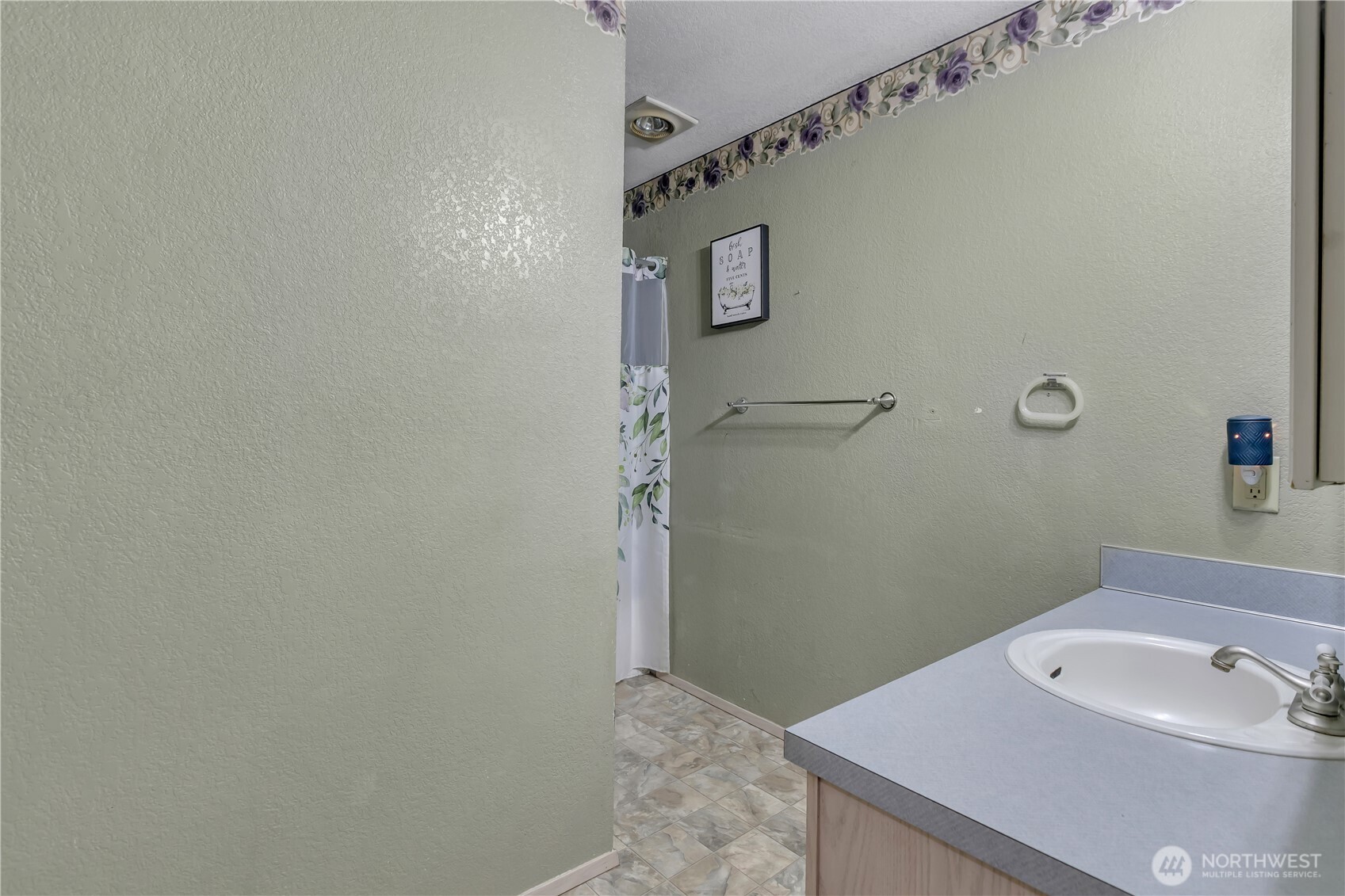18610 5th Avenue NE, Suquamish, WA 98392
