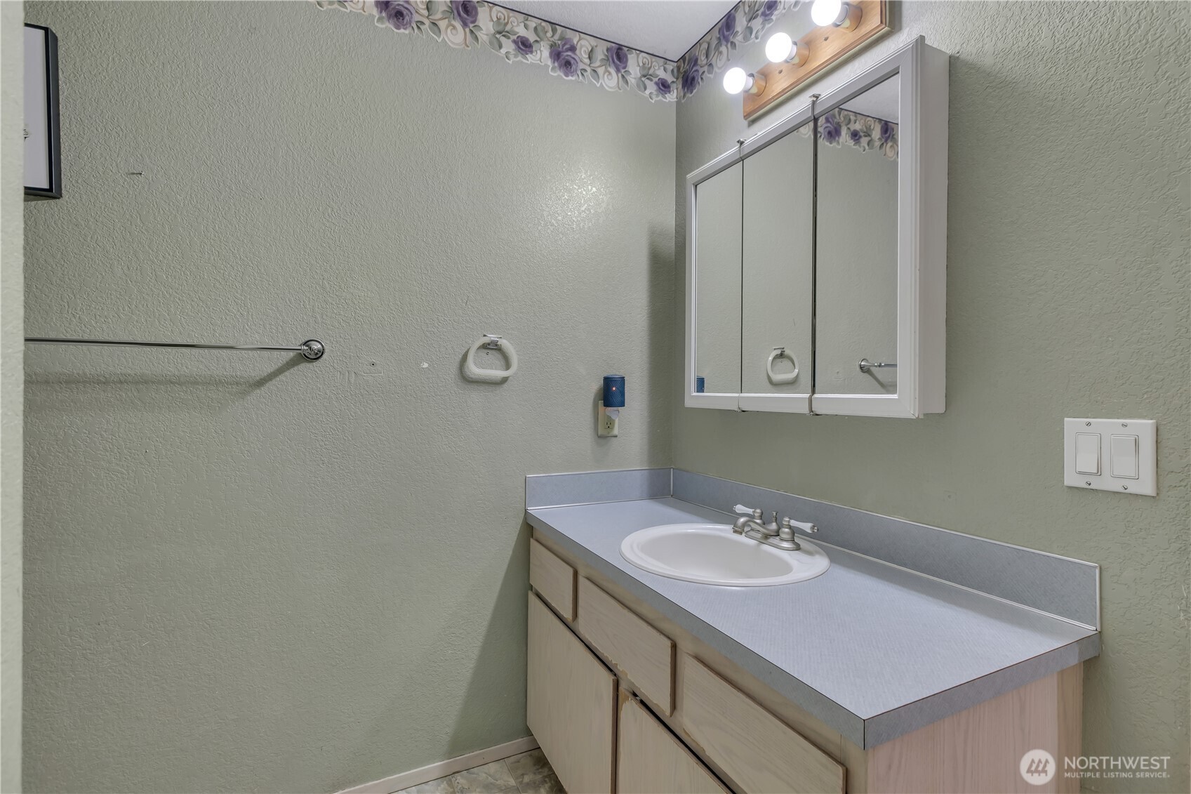18610 5th Avenue NE, Suquamish, WA 98392