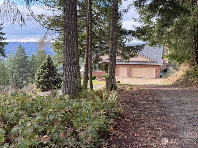 255 Astro Drive , Kelso, WA 98626-9759