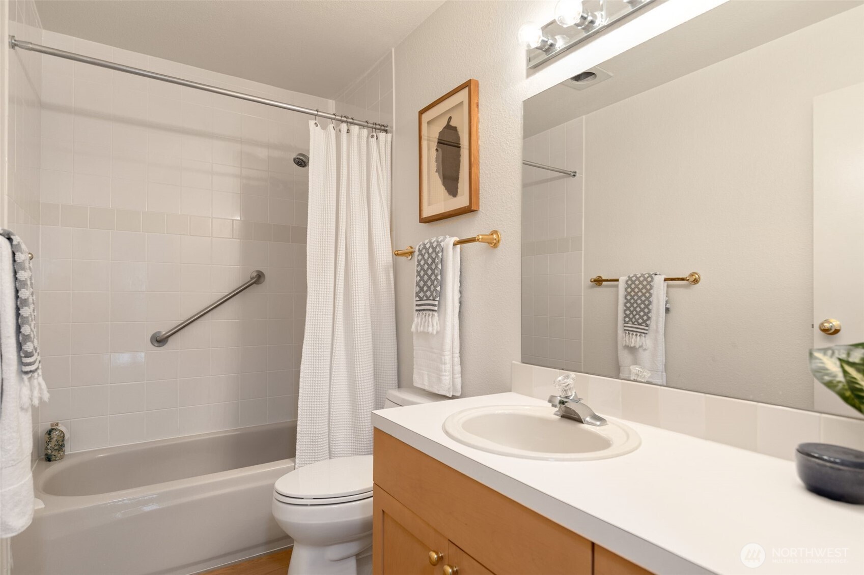 10419 NE 32nd Place #E204, Bellevue, WA 98004
