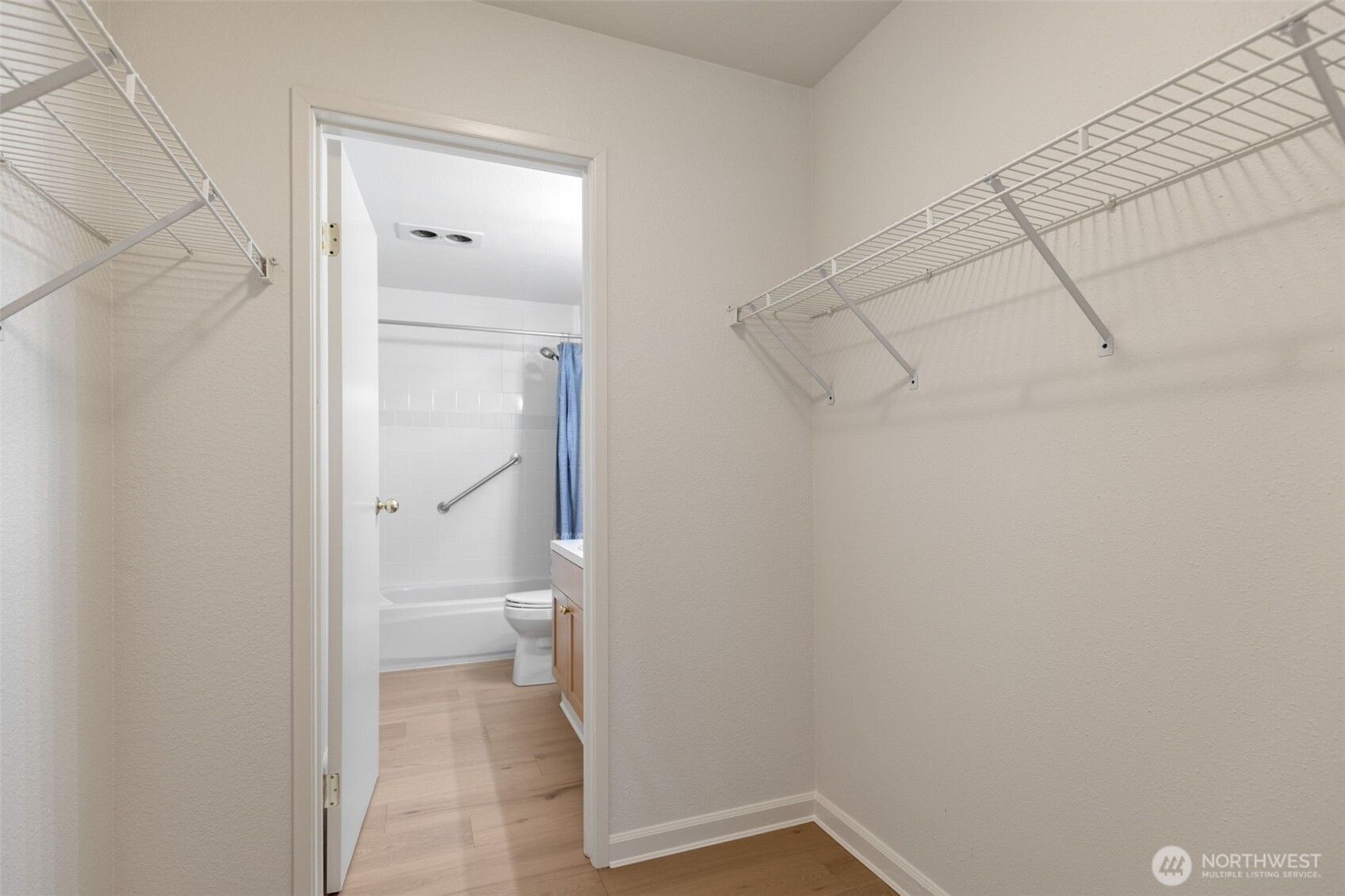 10419 NE 32nd Place #E204, Bellevue, WA 98004
