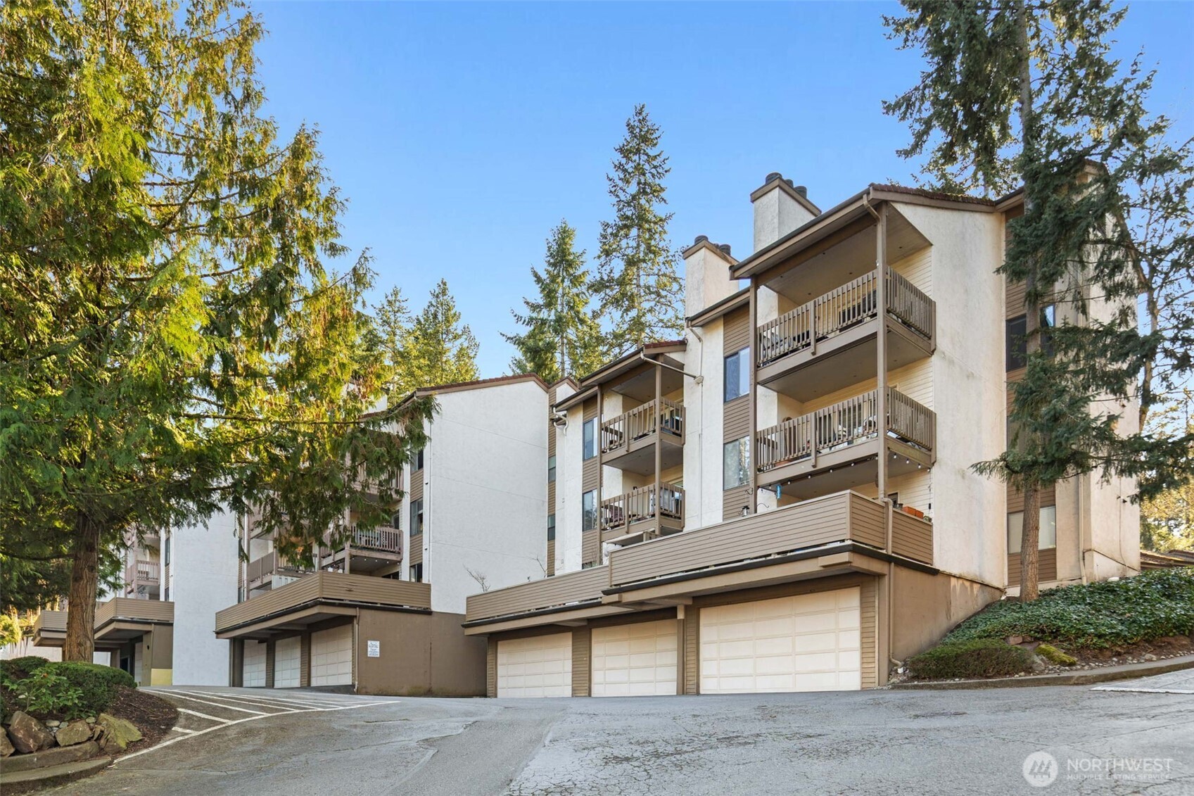 10419 NE 32nd Place #E204, Bellevue, WA 98004