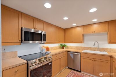 10419 NE 32nd Place #E204, Bellevue, WA 98004 - Photo 8