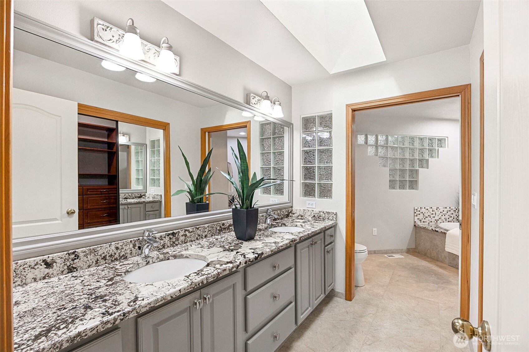 7025 Deerfield Park Drive NE, Olympia, WA 98516