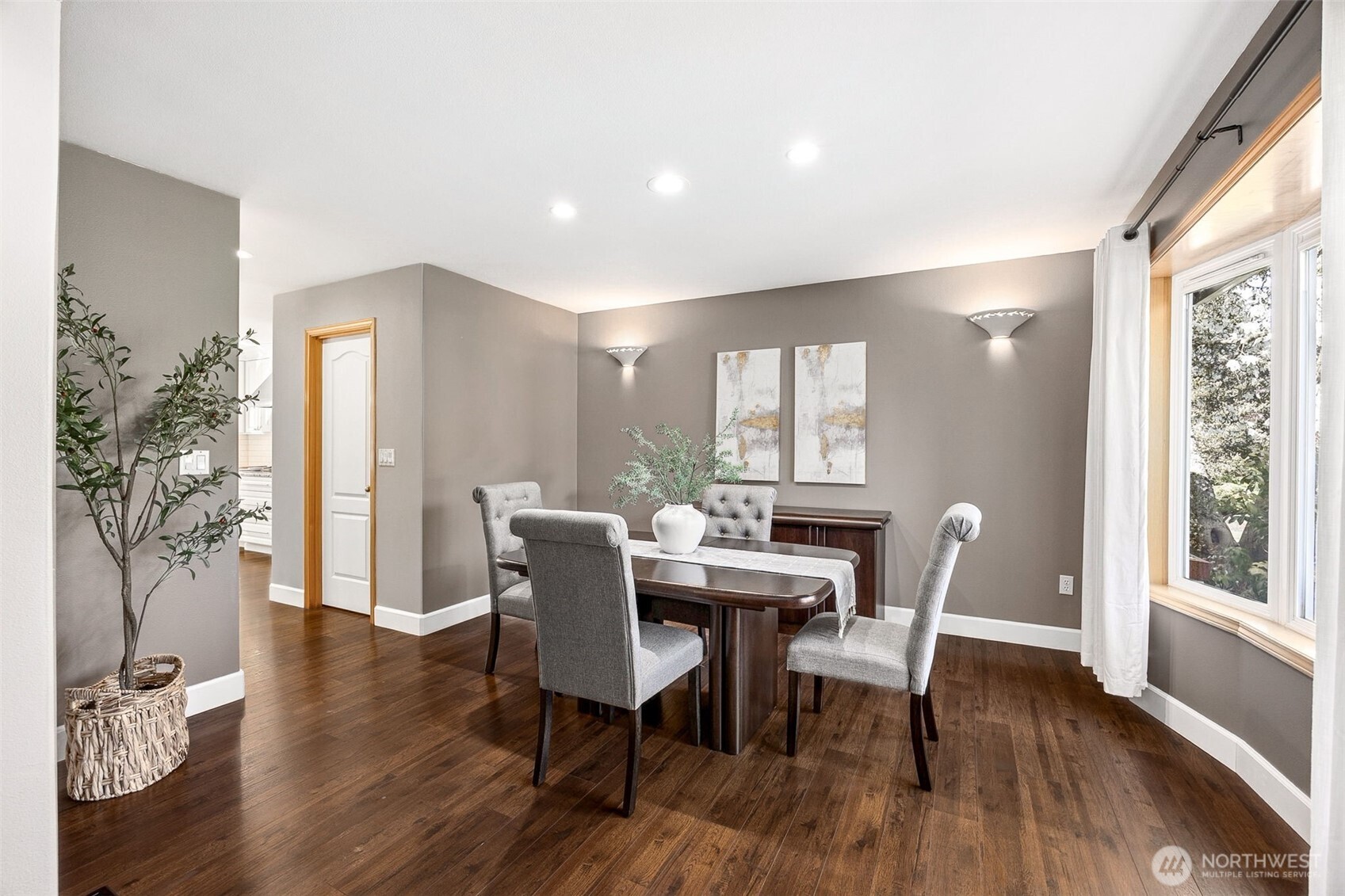 7025 Deerfield Park Drive NE, Olympia, WA 98516