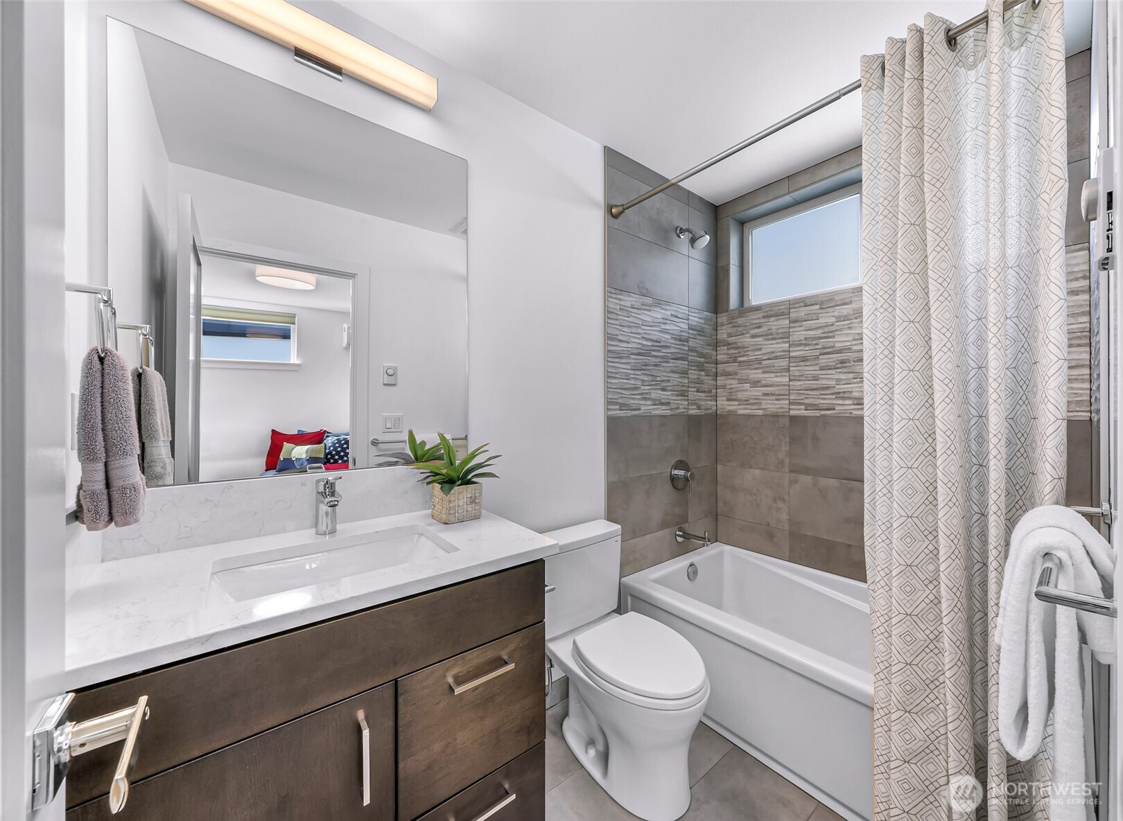 4218 Linden Avenue N, Seattle, WA 98103