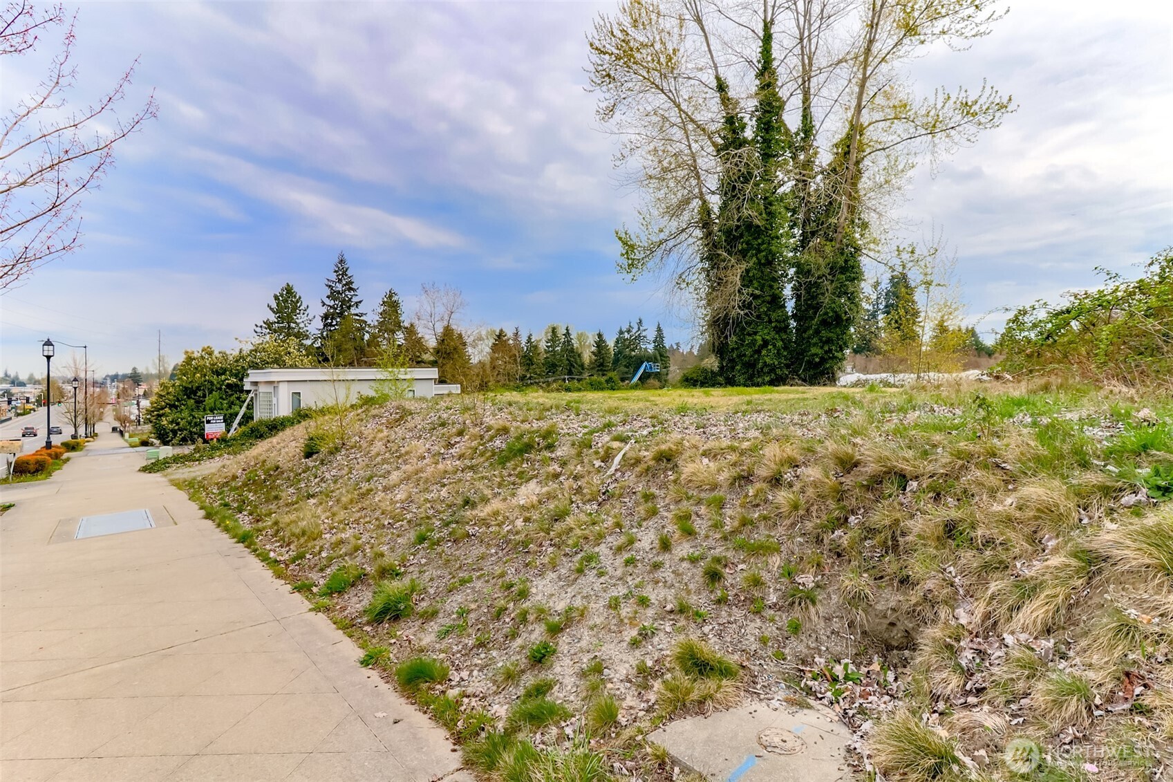 1725 Meridian Avenue E, Edgewood, WA 98371