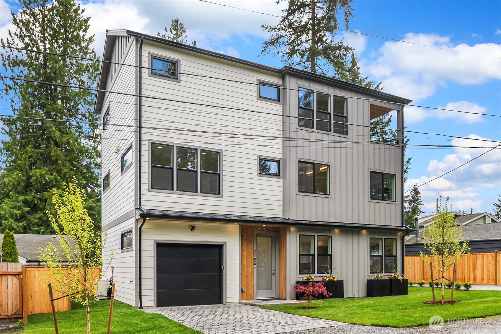 215 NE 123rd Street , Seattle, WA 98125