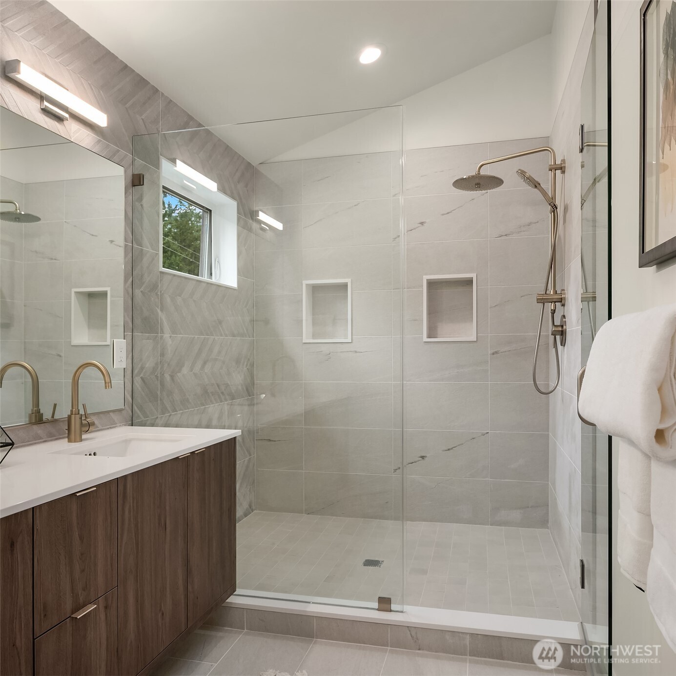 215 NE 123rd Street , Seattle, WA 98125