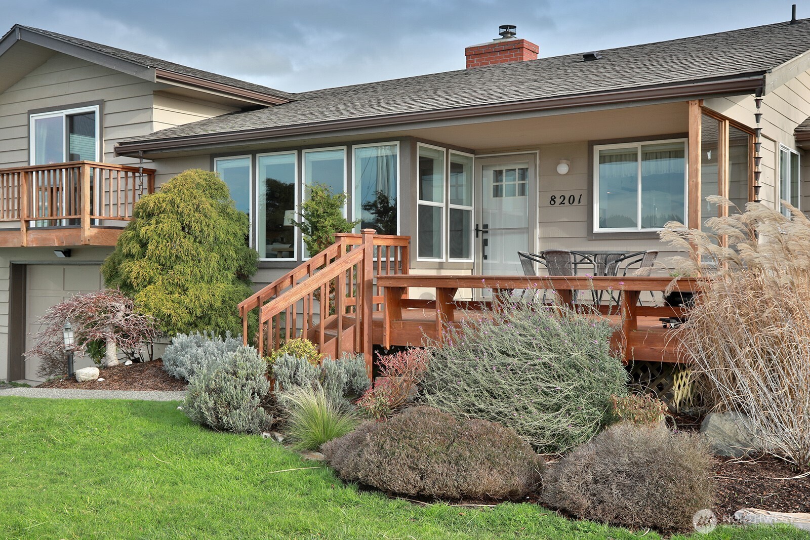 8201 Olympic View Lane , Clinton, WA 98236