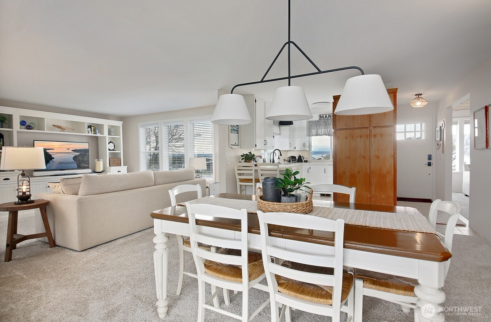 8201 Olympic View Lane , Clinton, WA 98236