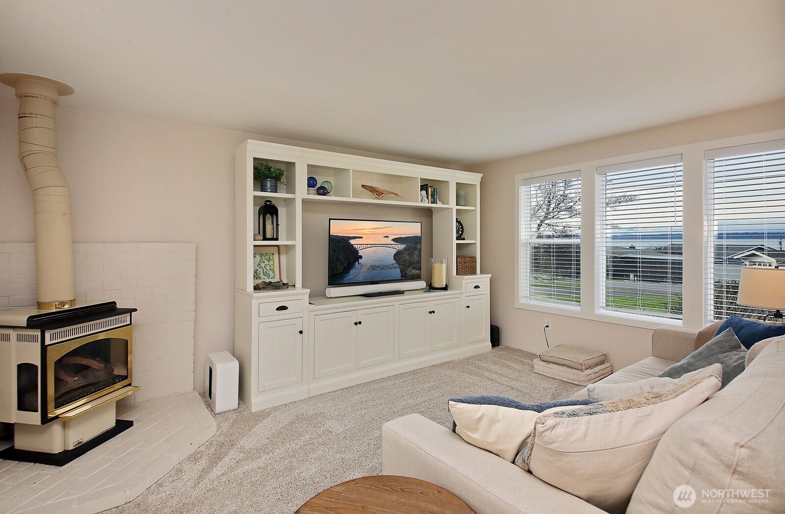 8201 Olympic View Lane , Clinton, WA 98236