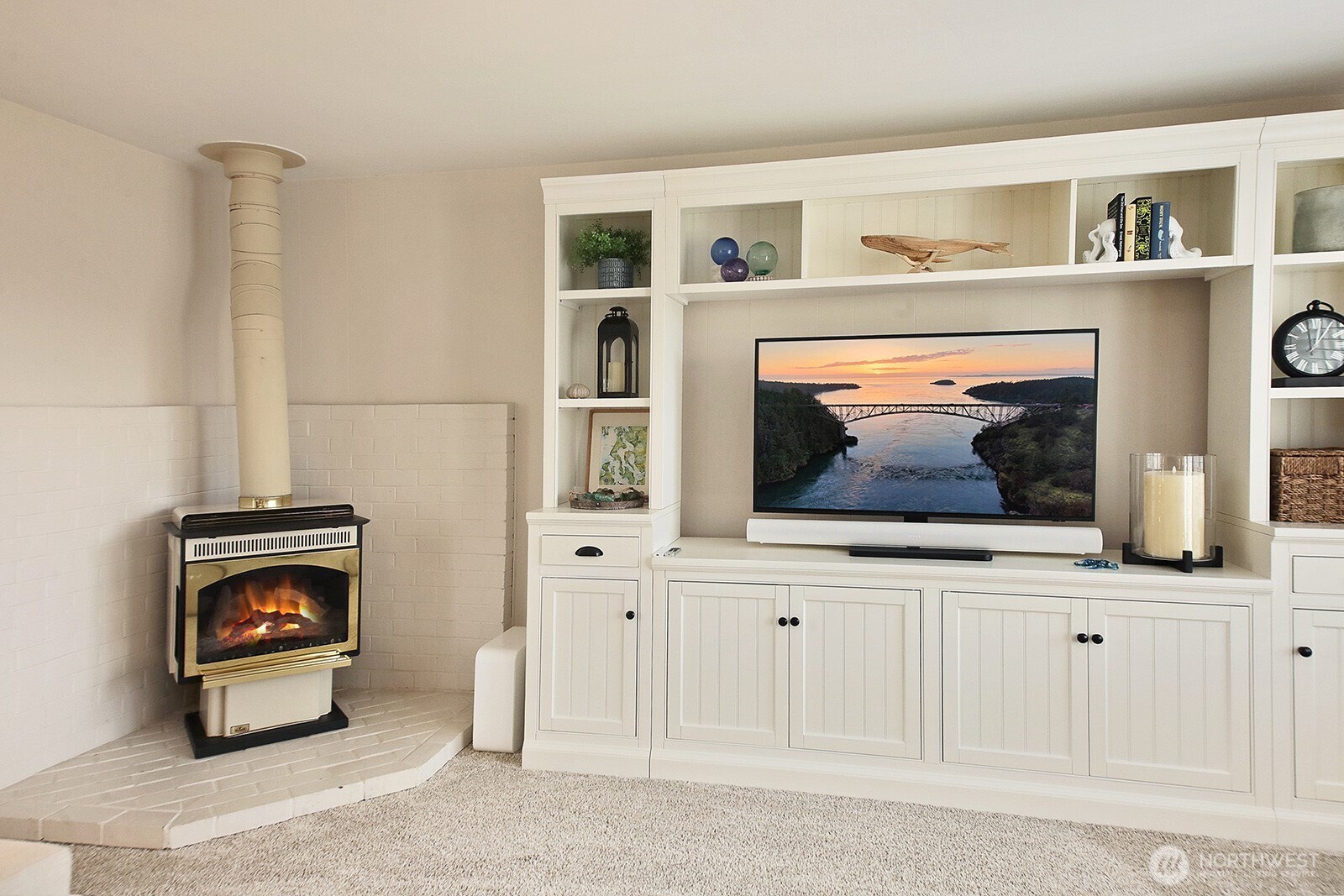 8201 Olympic View Lane , Clinton, WA 98236