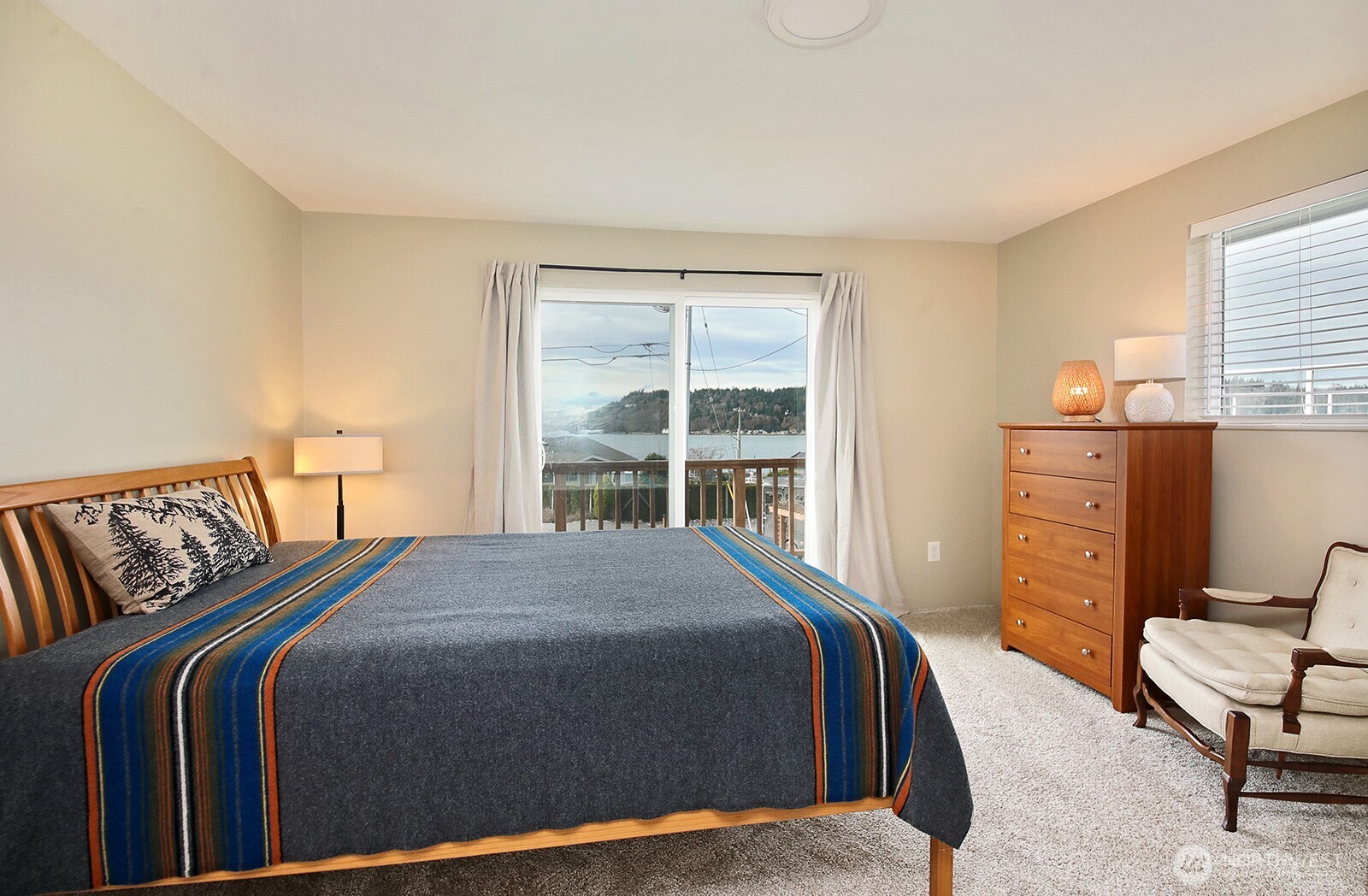 8201 Olympic View Lane , Clinton, WA 98236