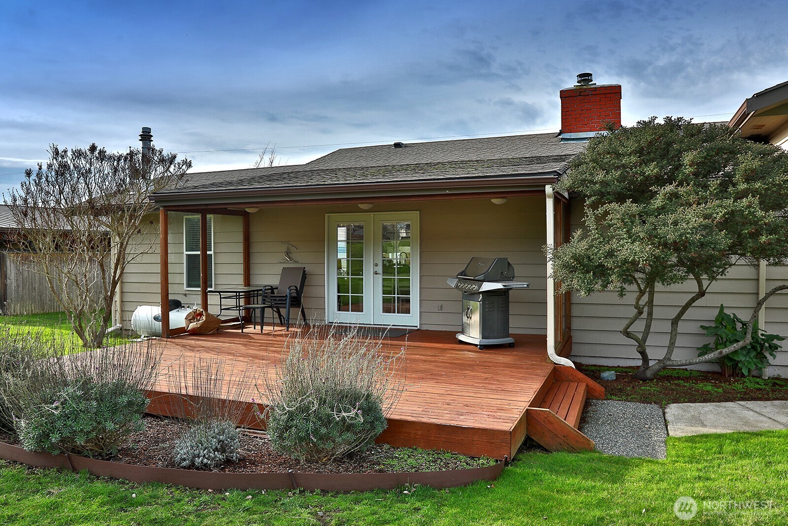 8201 Olympic View Lane , Clinton, WA 98236
