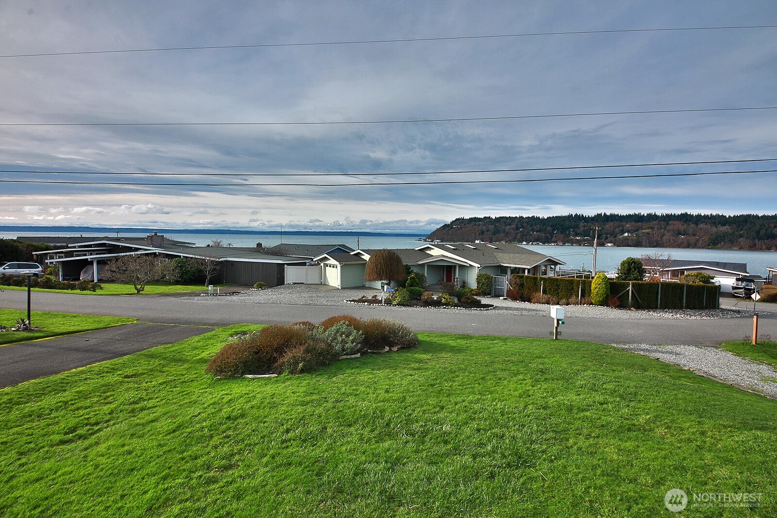 8201 Olympic View Lane , Clinton, WA 98236