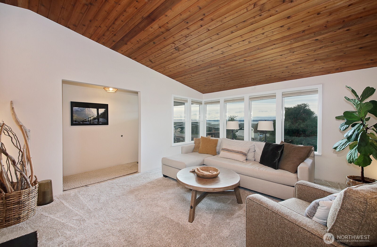 8201 Olympic View Lane , Clinton, WA 98236